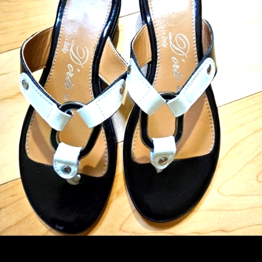 LUISA D'IORO WHITE & BLACK SANDALS SIZE 5